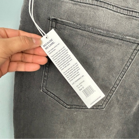 NWT Hudson Jada passage high rise denim shorts size 31 raw hem 8”inseam - Picture 13 of 13